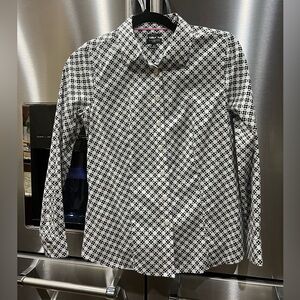 Talbots button up noniron shirt! BNWT size 2 P 4/$20❤️